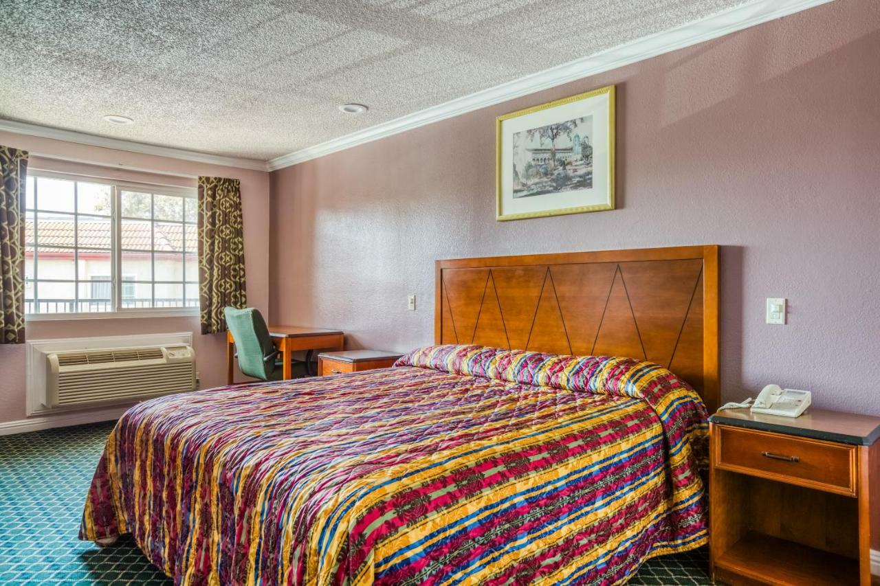 Hotel Whittier, Ca I-605 Екстериор снимка