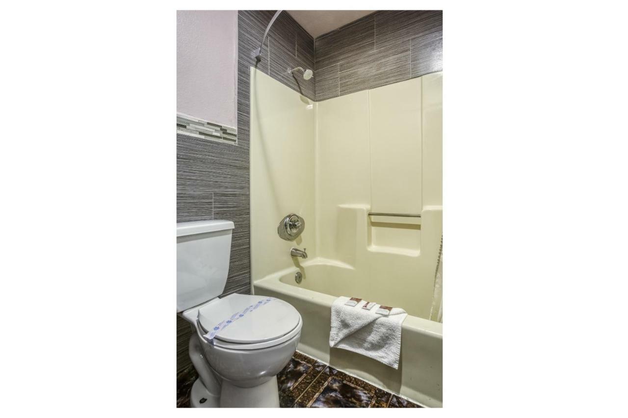 Hotel Whittier, Ca I-605 Екстериор снимка